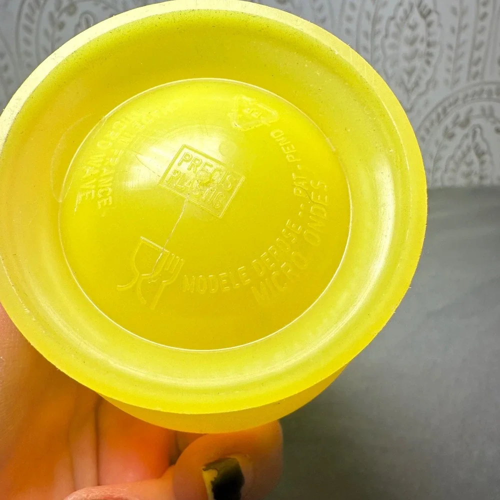 Vintage‎ Yellow Egg Shaped Plastic Salt Pepper Shakers Set